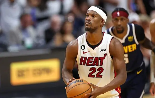 九游网页客户端-中国队引发争议！，巴特勒官方宣布爆冷新规赛场气氛高涨(巴特勒迎来第三位20+队友)