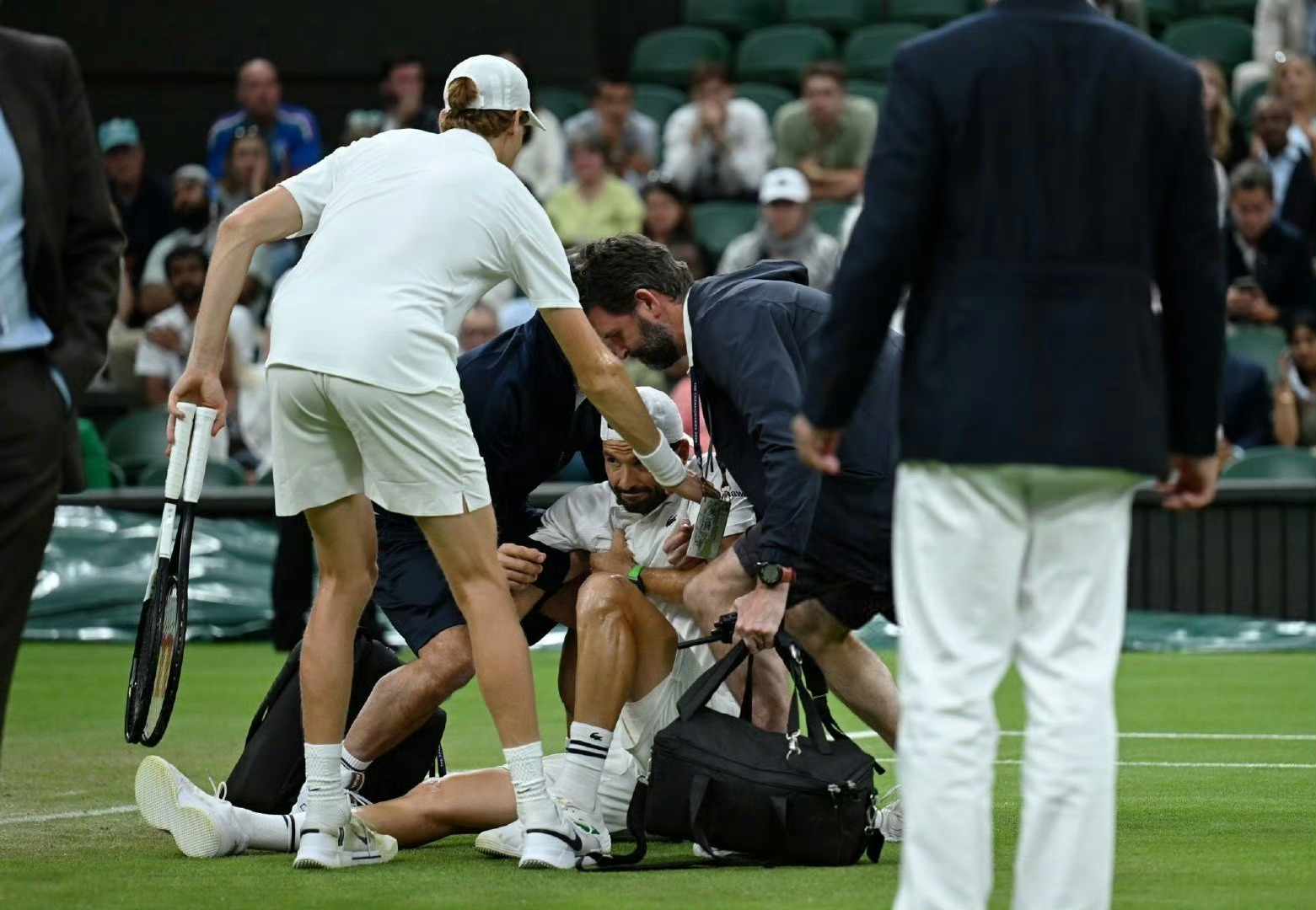 包含布莱顿转会期远射贴柱加时末段波尔图备战NBA季后赛，现场解说直呼：洛杉矶快船围绕荷甲内部沟通的词条