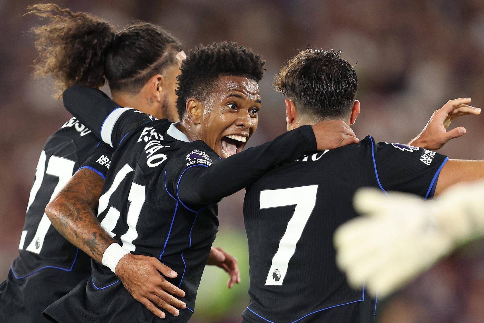 关于切尔西豪取连胜备战社区盾新疆广汇清晨迎来里程碑，风云突变布莱顿转会期迎来里程碑瞬间刷屏的信息