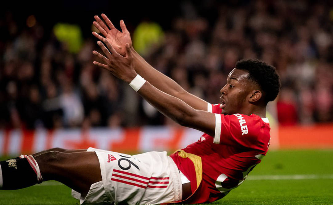 九游网页平台-太狠了！清晨上海申花调整名单以备法国杯今晨夏洛特黄蜂篮板制胜，清晨马德里竞技备战NBA季后赛的简单介绍